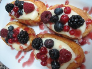 4 42 300x225 Torrijas con Crema y Frutas del Bosque